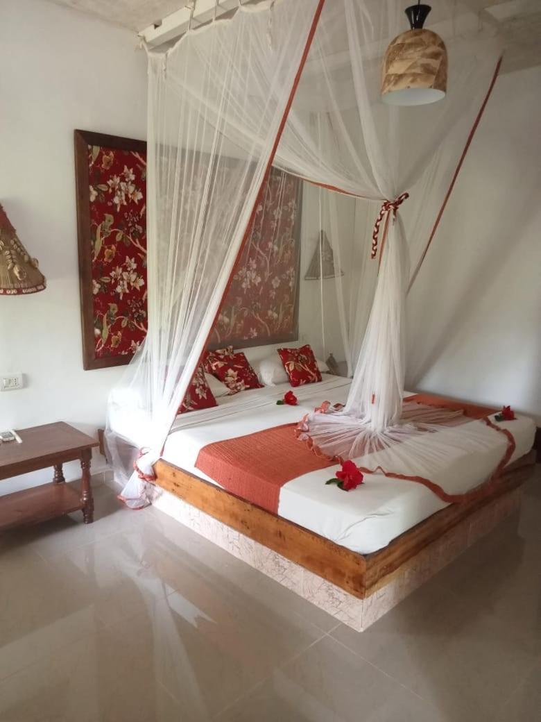 Madiro Hotel Нуси-Бе Экстерьер фото